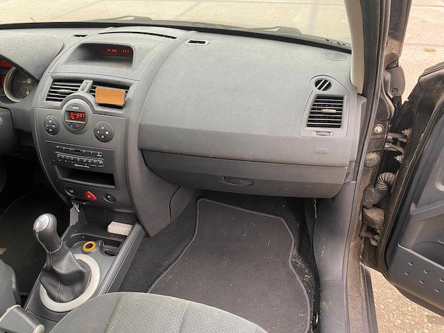 Renault mégane 1.6-16v sport dynam.luxe 91-nd-gf - afbeelding 8 van  17