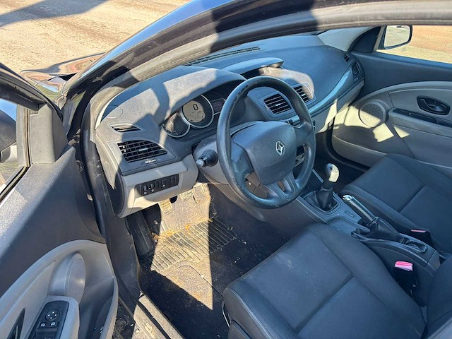 Renault mégane 1.6 authentique 2009 | 79-hvf-4 - afbeelding 2 van  6