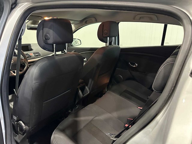 Renault mégane 1.6 dynamique 97-knd-1 - afbeelding 2 van  11