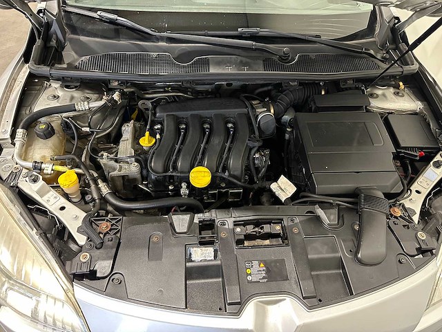 Renault mégane 1.6 dynamique 97-knd-1 - afbeelding 8 van  11