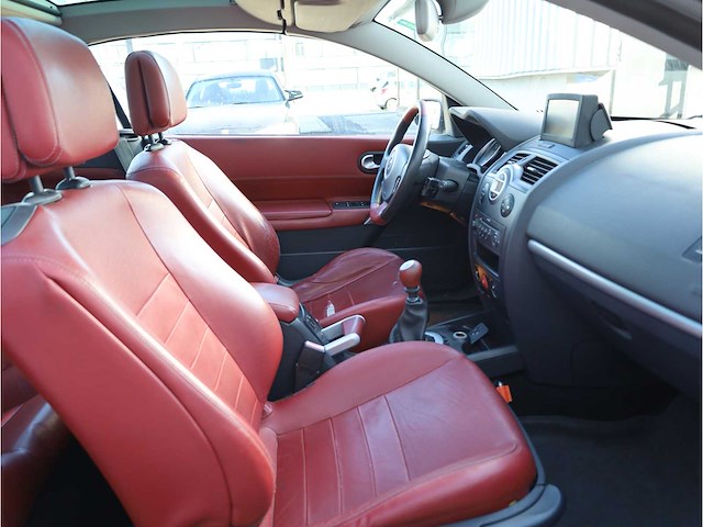Renault mégane coupé-cabriolet 2.0-16v tech line 2006, 84-sr-rr - afbeelding 5 van  5