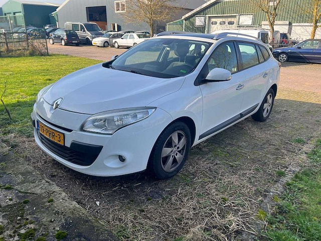 Renault mégane estate - 1.4 tce dynamique , 19-phr-3 - afbeelding 1 van  17