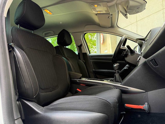 Renault mégane estate 1.3 tce limited 116pk 2020 (origineel-nl + 1e eigenaar), j-866-gx - afbeelding 21 van  26