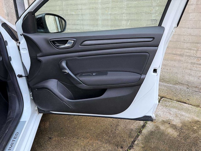 Renault mégane estate 1.3 tce limited 116pk 2020 (origineel-nl + 1e eigenaar), j-866-gx - afbeelding 29 van  39