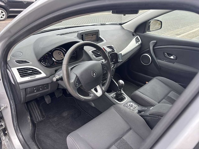 Renault mégane estate 1.6 dynamique 2010 | 92-nph-4 - afbeelding 2 van  22