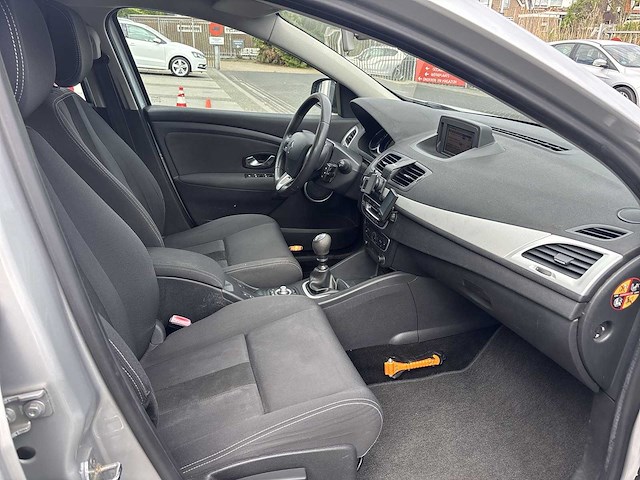 Renault mégane estate 1.6 dynamique 2010 | 92-nph-4 - afbeelding 15 van  22
