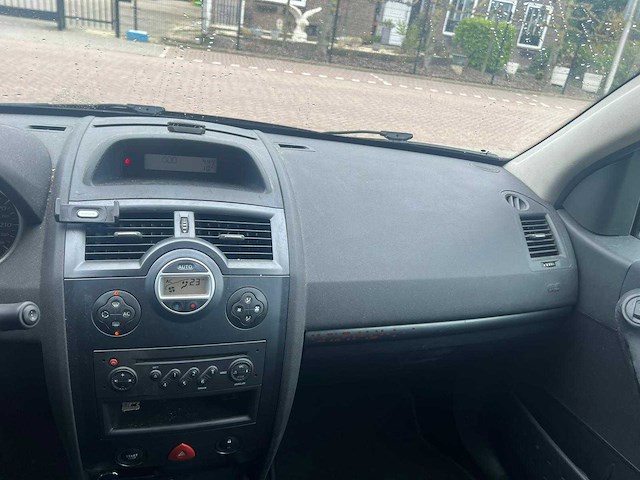 Renault mégane grand tour - 1.6-16v business l.,98-xg-xl - afbeelding 7 van  17