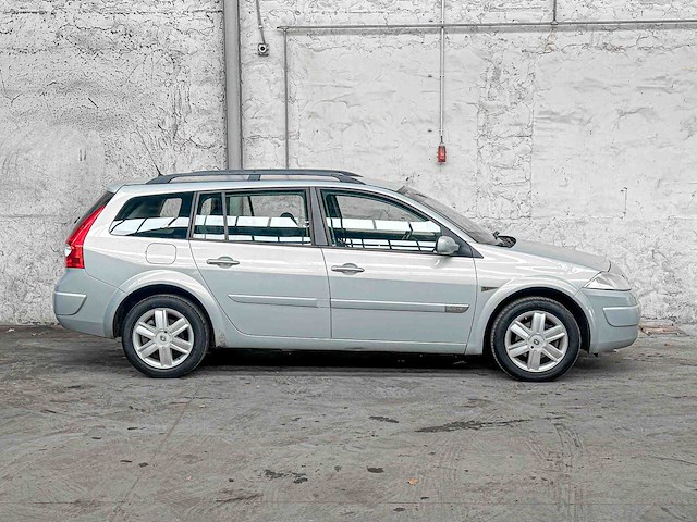 Renault mégane grand tour 2.0-16v dynam.luxe 135pk 2005, 99-rv-zb - afbeelding 2 van  36