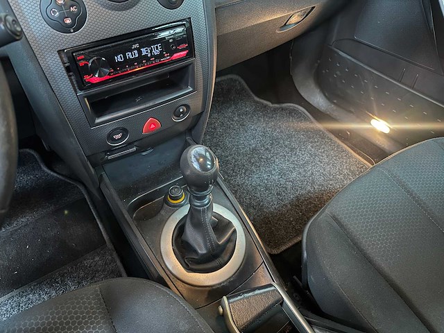 Renault mégane grand tour 2.0-16v dynam.luxe 135pk 2005, 99-rv-zb - afbeelding 15 van  36