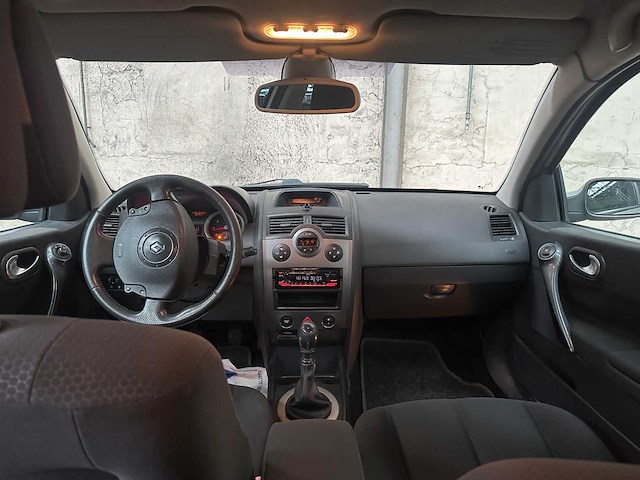 Renault mégane grand tour 2.0-16v dynam.luxe 135pk 2005, 99-rv-zb - afbeelding 17 van  36