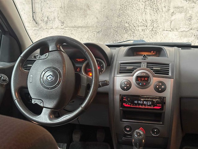 Renault mégane grand tour 2.0-16v dynam.luxe 135pk 2005, 99-rv-zb - afbeelding 30 van  36