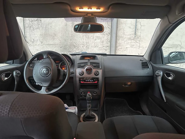 Renault mégane grand tour 2.0-16v dynam.luxe 135pk 2005, 99-rv-zb - afbeelding 26 van  36