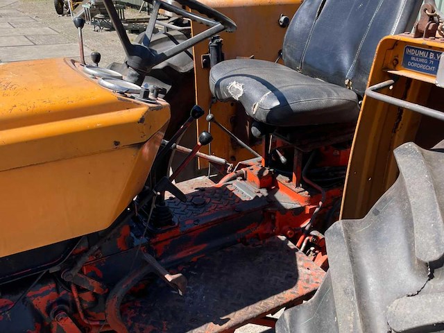 Renault oldtimer tractor - afbeelding 7 van  9