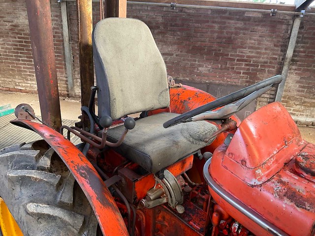Renault oldtimer tractor - afbeelding 6 van  12