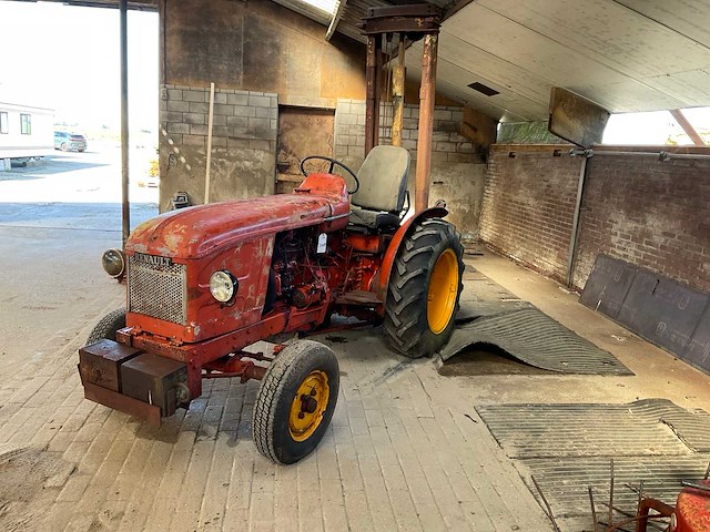 Renault oldtimer tractor - afbeelding 1 van  12