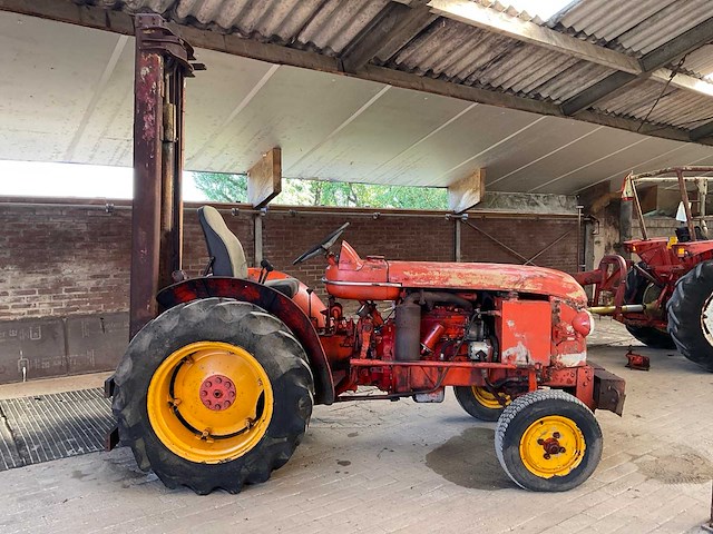 Renault oldtimer tractor - afbeelding 9 van  12
