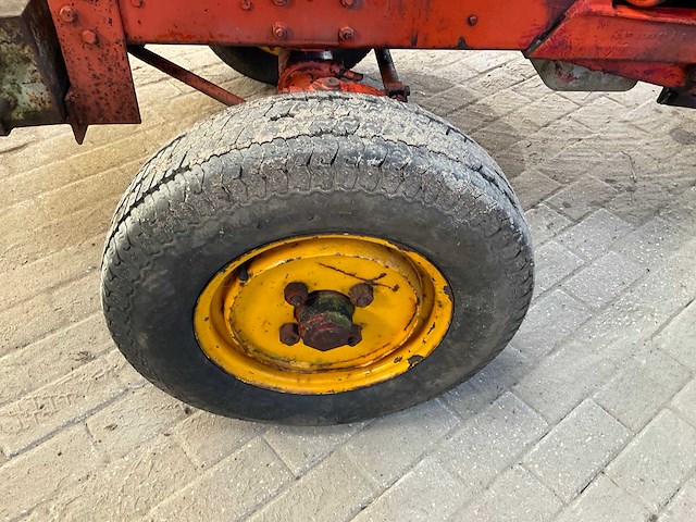 Renault oldtimer tractor - afbeelding 10 van  12