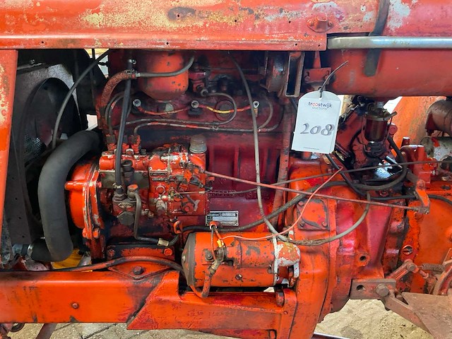 Renault oldtimer tractor - afbeelding 11 van  12