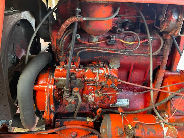 Renault oldtimer tractor - afbeelding 12 van  12