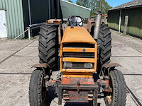 Renault oldtimer tractor - afbeelding 1 van  6