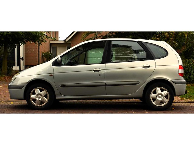 Renault scénic 1.8-16v air 2003 - afbeelding 12 van  18