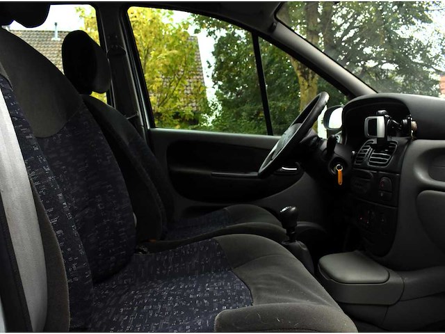 Renault scénic 1.8-16v air 2003 - afbeelding 2 van  19