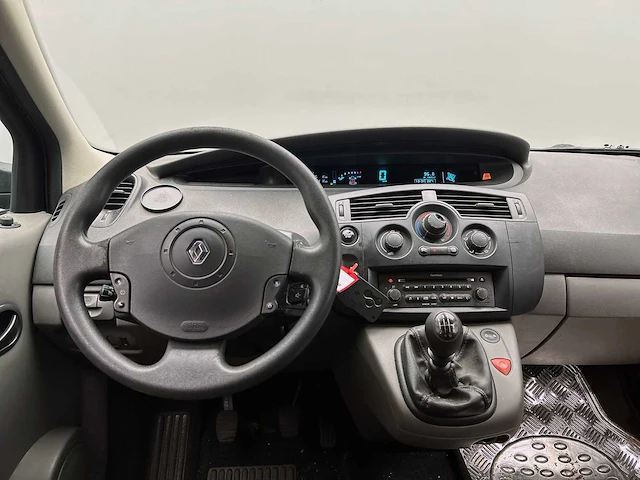 Renault scénic 2.0-16v authentique comfort 2004 | 10-pr-fs - afbeelding 29 van  49
