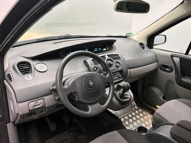 Renault scénic 2.0-16v authentique comfort 2004 | 10-pr-fs - afbeelding 17 van  46