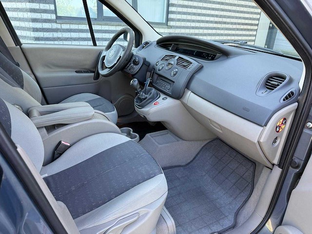 Renault scénic 2.0 16v business line, 68-tf-ln - afbeelding 2 van  19