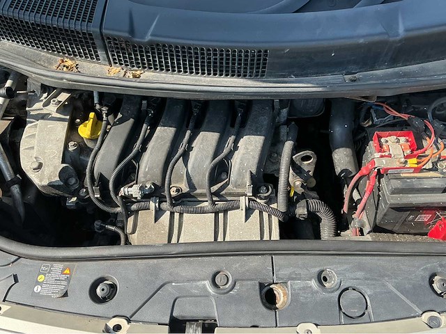 Renault scénic 2.0-16v tech line 86-ts-xs - afbeelding 15 van  23