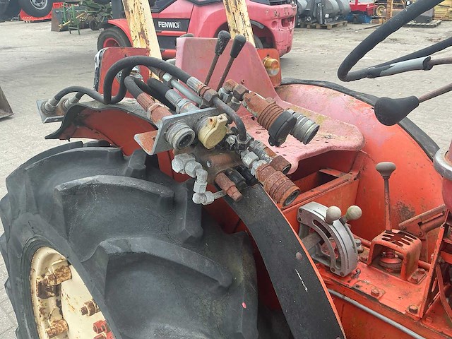 Renault super 5 oldtimer tractor - afbeelding 8 van  19