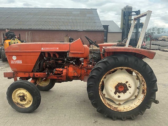 Renault super 53/88 oldtimer tractor - afbeelding 17 van  18