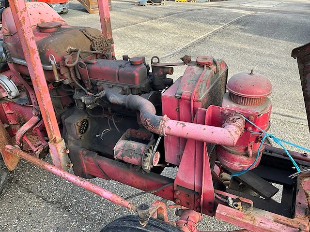 Renault super 7 smalspoor oldtimer tractor - afbeelding 9 van  17