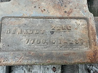 Renault tractor frond gewichten (8x) - afbeelding 2 van  2