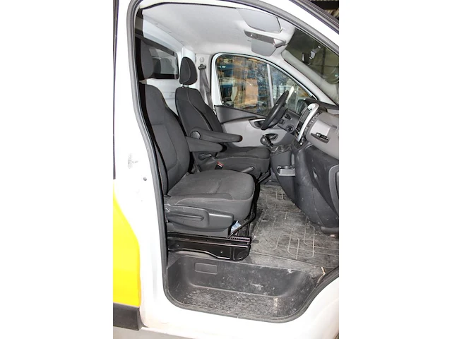 Renault traffic type l variant far9m diesel euro 6 met kenteken v-304-hj . datum eerste toelating 21 juli 2017 - afbeelding 7 van  9