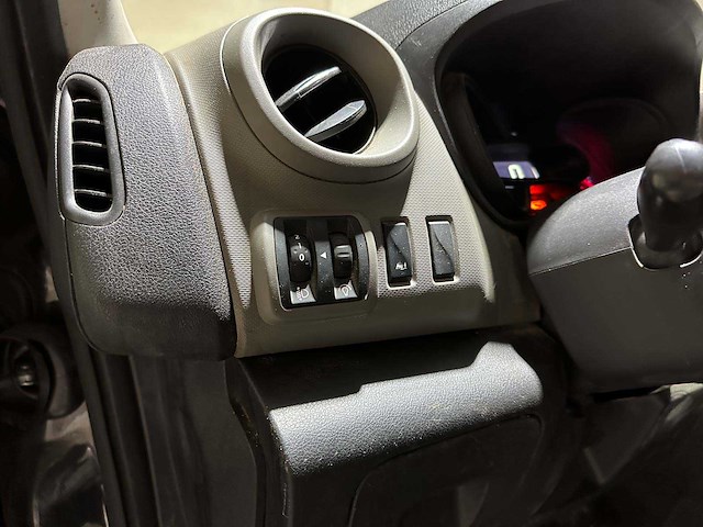 Renault trafic 1.6 dci t29 l2h1 luxe 120pk 2017 (origineel-nl), v-989-ds bedrijfswagen - afbeelding 8 van  19