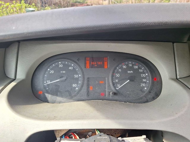 Renault trafic ambulance belgische papieren - afbeelding 6 van  16