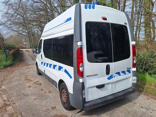 Renault trafic ambulance belgische papieren - afbeelding 10 van  16