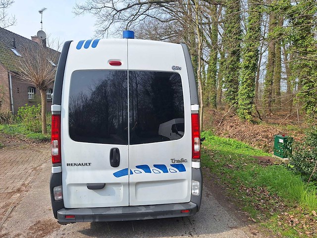 Renault trafic ambulance belgische papieren - afbeelding 11 van  16
