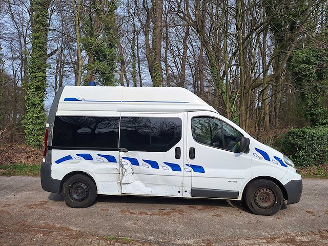 Renault trafic ambulance belgische papieren - afbeelding 13 van  16