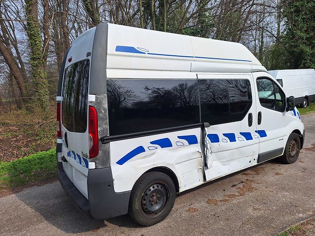Renault trafic ambulance belgische papieren - afbeelding 14 van  16