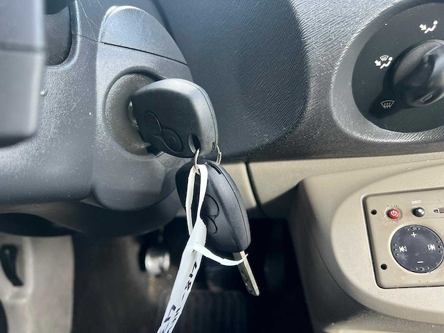 Renault twingo - 1.2 authentique , 48-hfk-6 - afbeelding 4 van  17