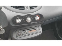 Renault twingo 1.2-16v authentique, 08-kst-9 - afbeelding 2 van  11