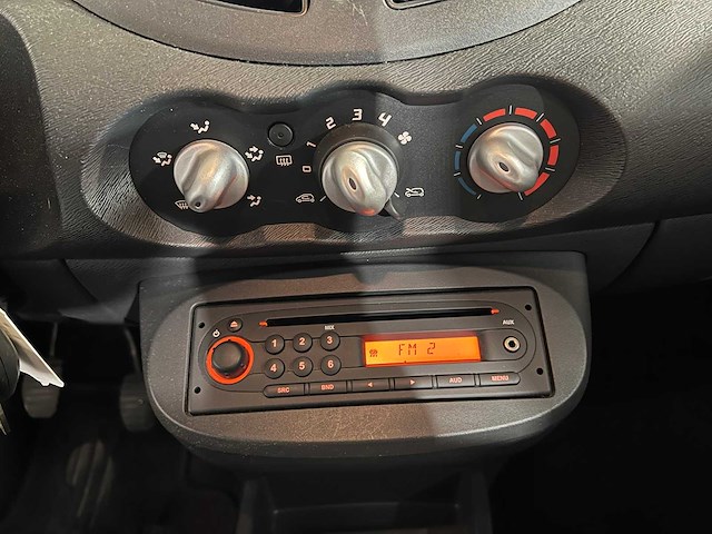 Renault twingo 1.2-16v authentique, 73-lrk-9 - afbeelding 4 van  11