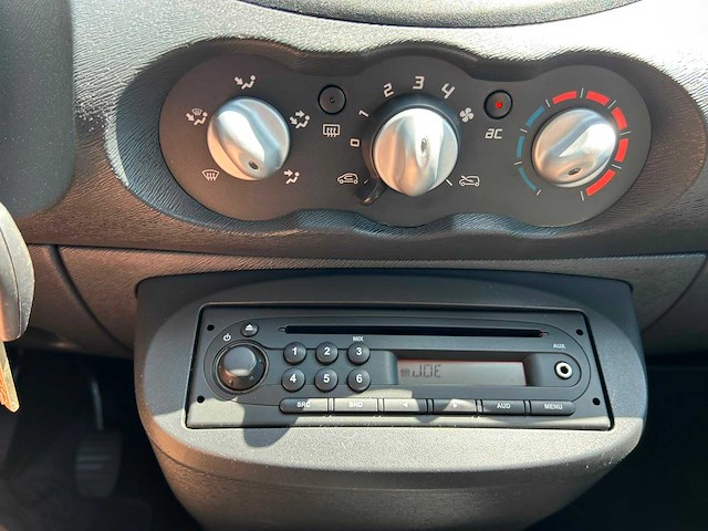 Renault twingo 1.2-16v authentique | 88-plv-8 i - afbeelding 4 van  17