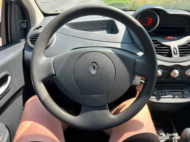 Renault twingo 1.2-16v authentique | 88-plv-8 i - afbeelding 7 van  17