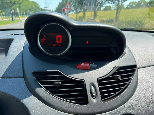 Renault twingo 1.2-16v authentique | 88-plv-8 i - afbeelding 8 van  17
