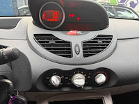 Renault twingo 1.2-16v dynamique, 79-xs-pn - afbeelding 9 van  10