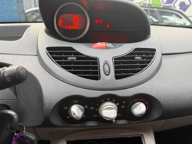 Renault twingo 1.2-16v dynamique, 79-xs-pn - afbeelding 9 van  10