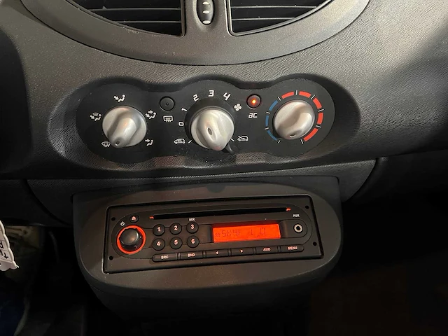 Renault twingo 1.2-16v dynamique, 91-lpj-5 - afbeelding 3 van  15